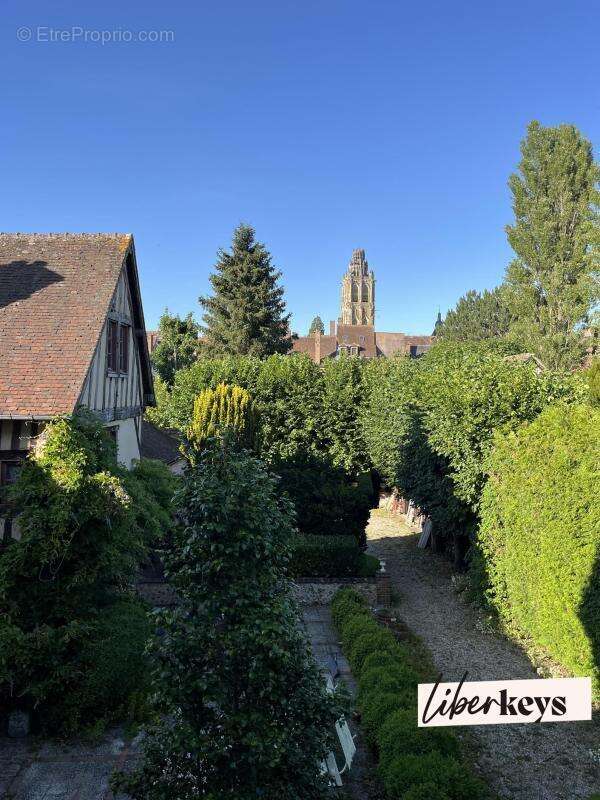 Demeure historique avec vue – Jardin, rivière et majestueuses dépendances – Verneuil d'Avre et d'Iton, Eure - photo 2