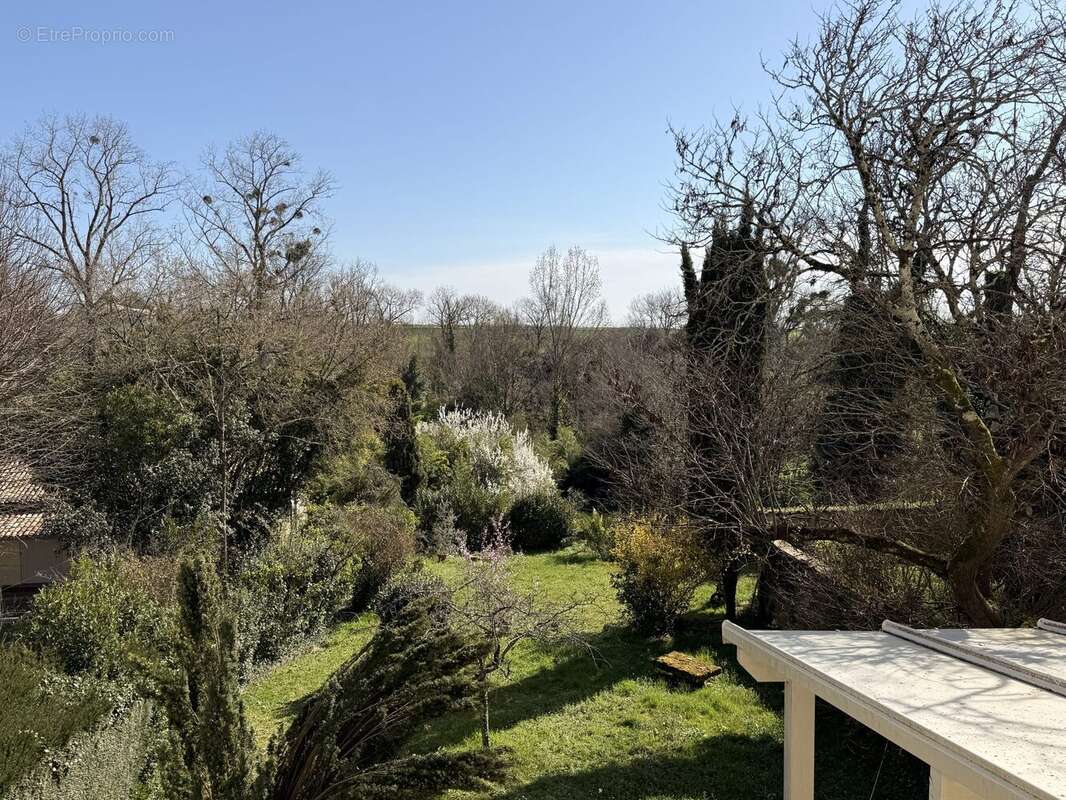 Maison à MORTAGNE-SUR-GIRONDE