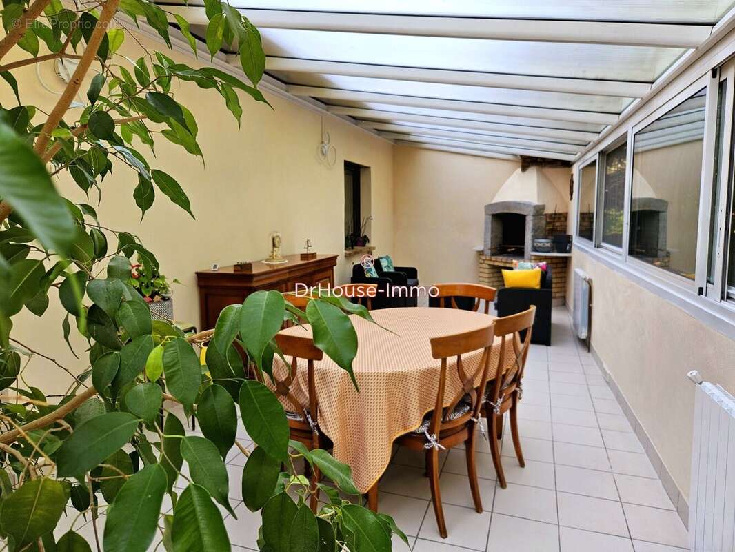 Maison à SAINT-MAUR-DES-FOSSES