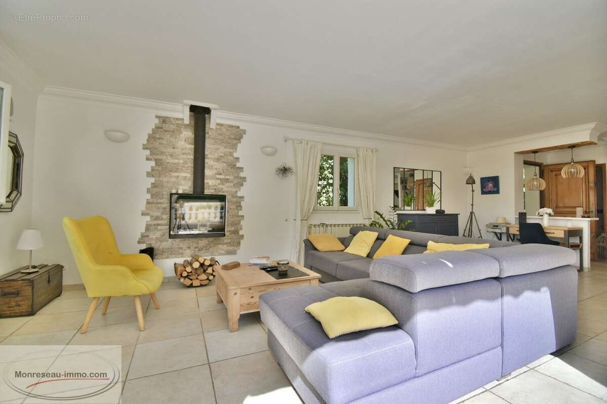 Maison à LA ROQUETTE-SUR-SIAGNE