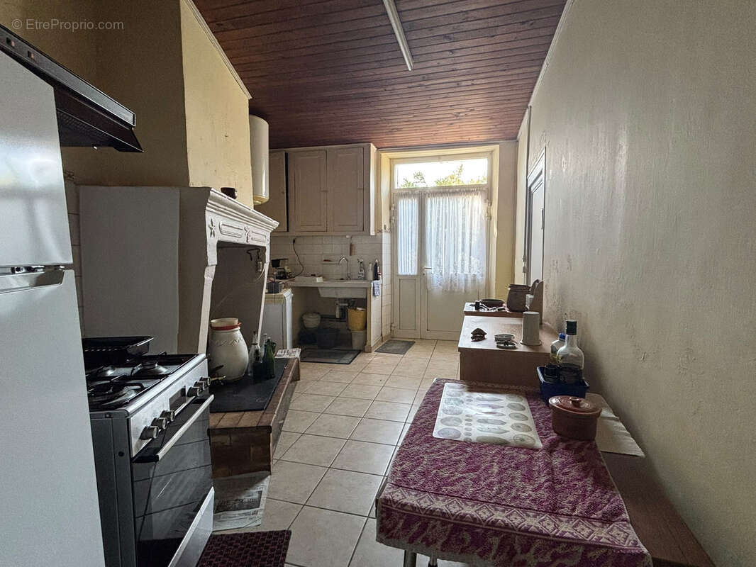 Maison en pierre 141 m2, 4 chambres, dépendances et jardin clos ! - photo 6