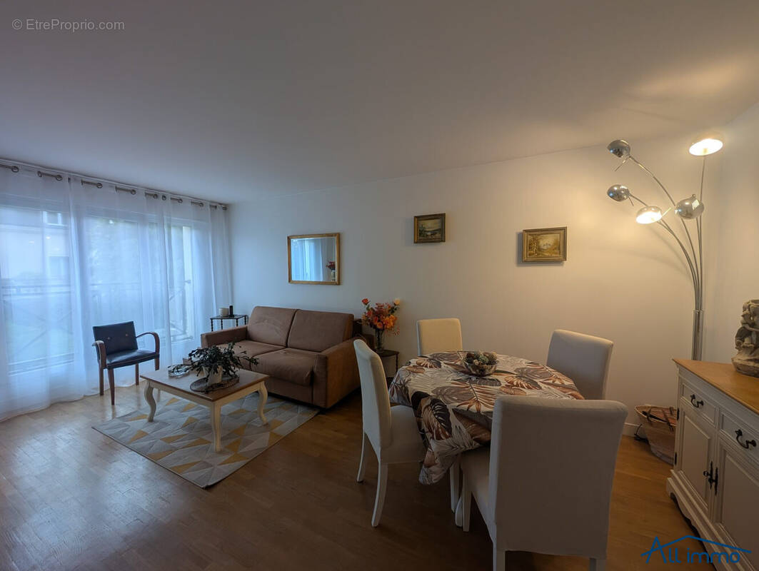 Appartement à SAINT-MAUR-DES-FOSSES