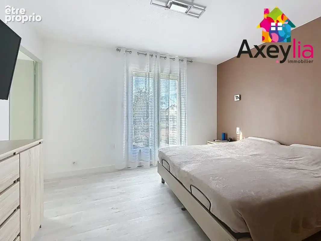 A vendre - commelle-vernay - maison  rénovée avec 5 chambres - photo 13