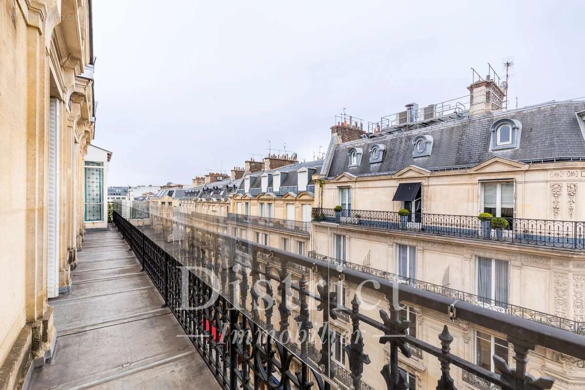 Appartement à PARIS-8E