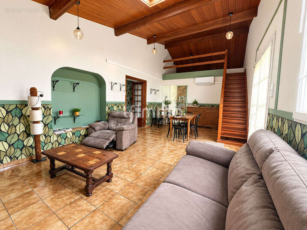 Maison à rafraichir de 103 m² – 33920 Saint-Yzan-de-Soudiac - photo 7