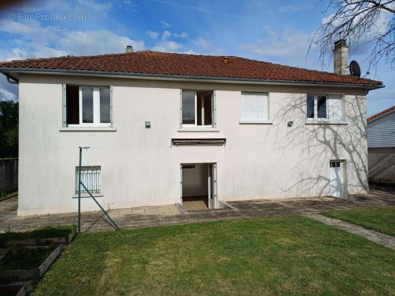 Maison à MAGNE