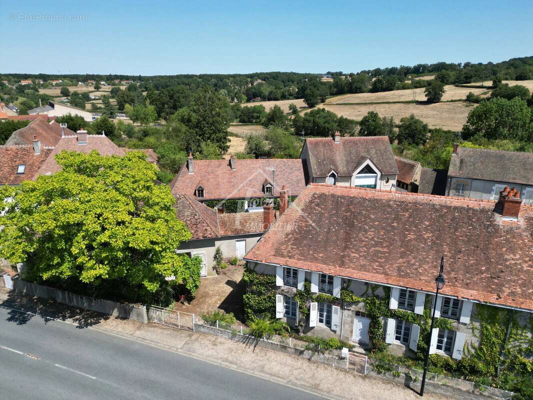 Ancienne maison de maître Bourbonnaise – 280 m² habitables avec dépendances et verger SAINT-HILAIRE - photo 20