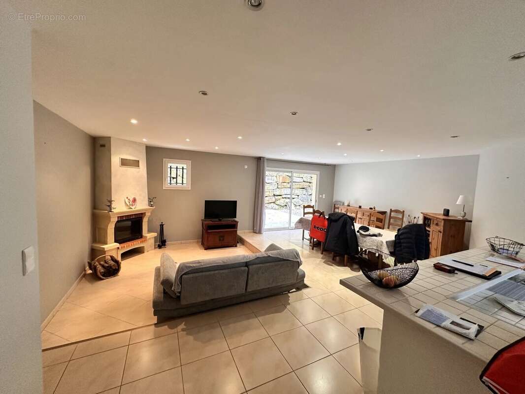 Maison à SAINT-GEORGES-DE-MONTCLARD