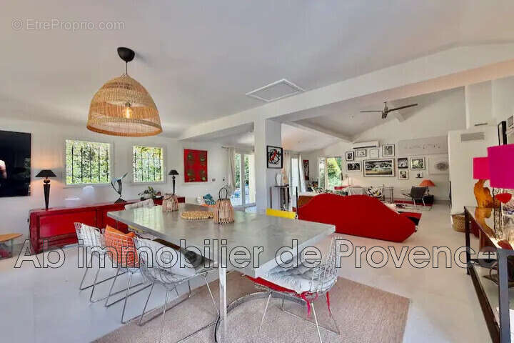 Maison 190 m² à Lauris  - photo 8