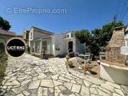 Maison à LE PUY-SAINTE-REPARADE