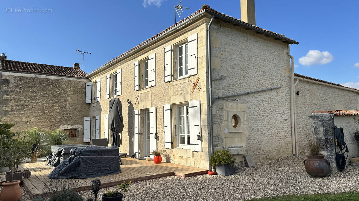 Maison à COURCELLES