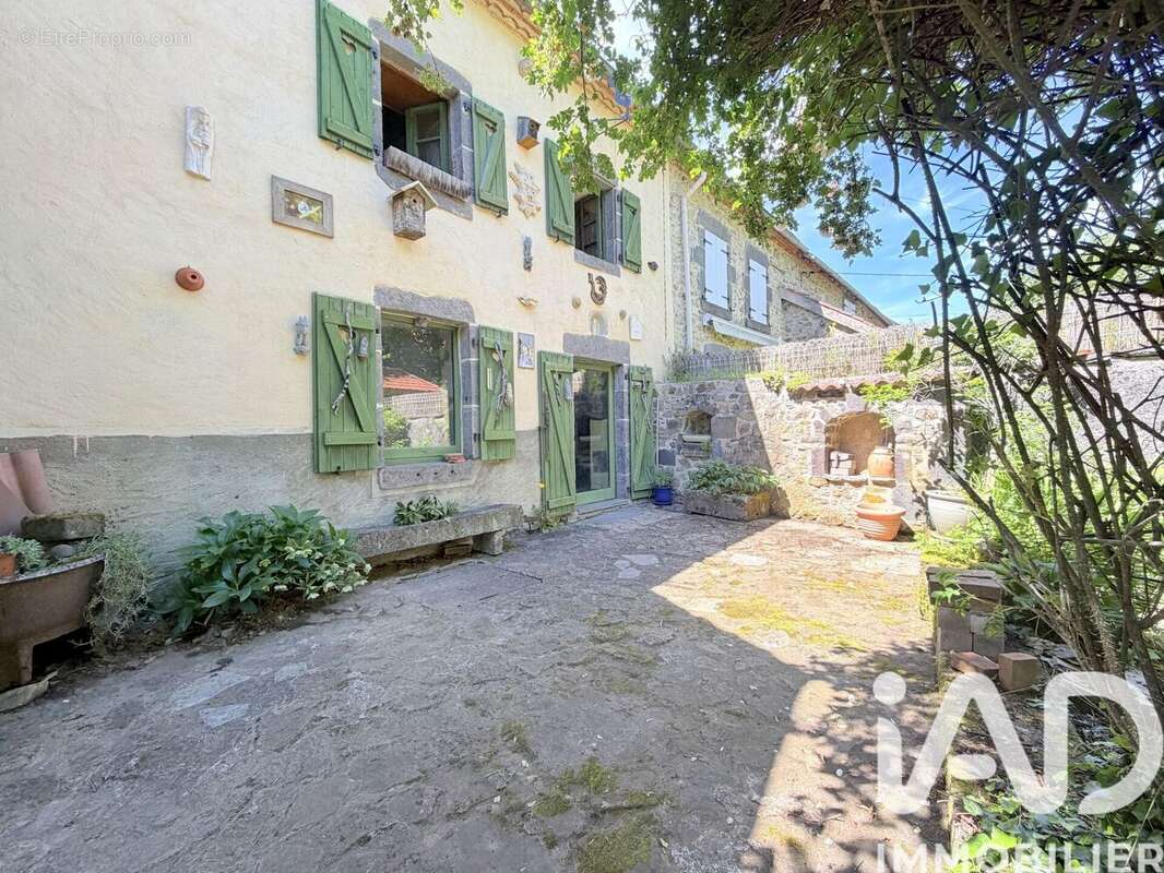 Photo 2 - Maison à LOUBEYRAT