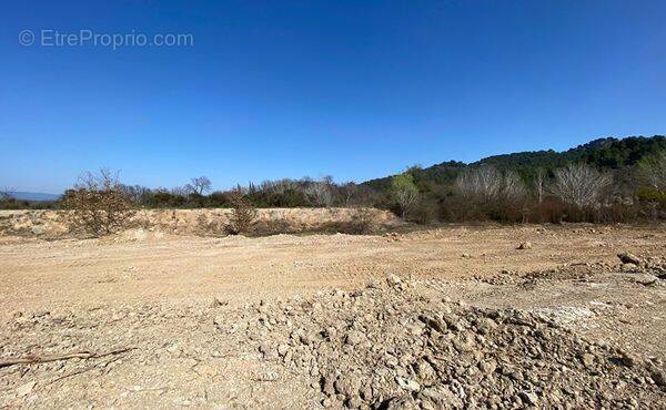 Terrain à LE PUY-SAINTE-REPARADE
