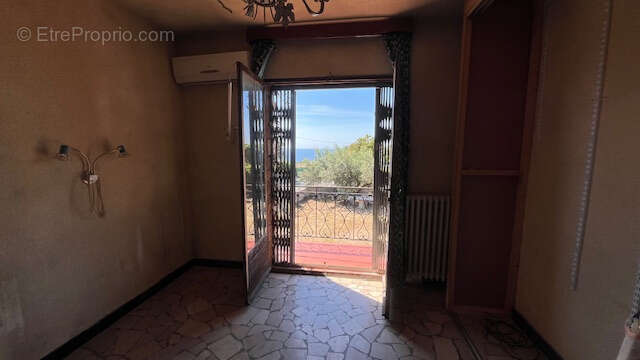 Maison à ROQUEBRUNE-SUR-ARGENS