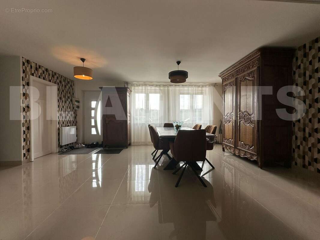 11 - Maison à LETANNE