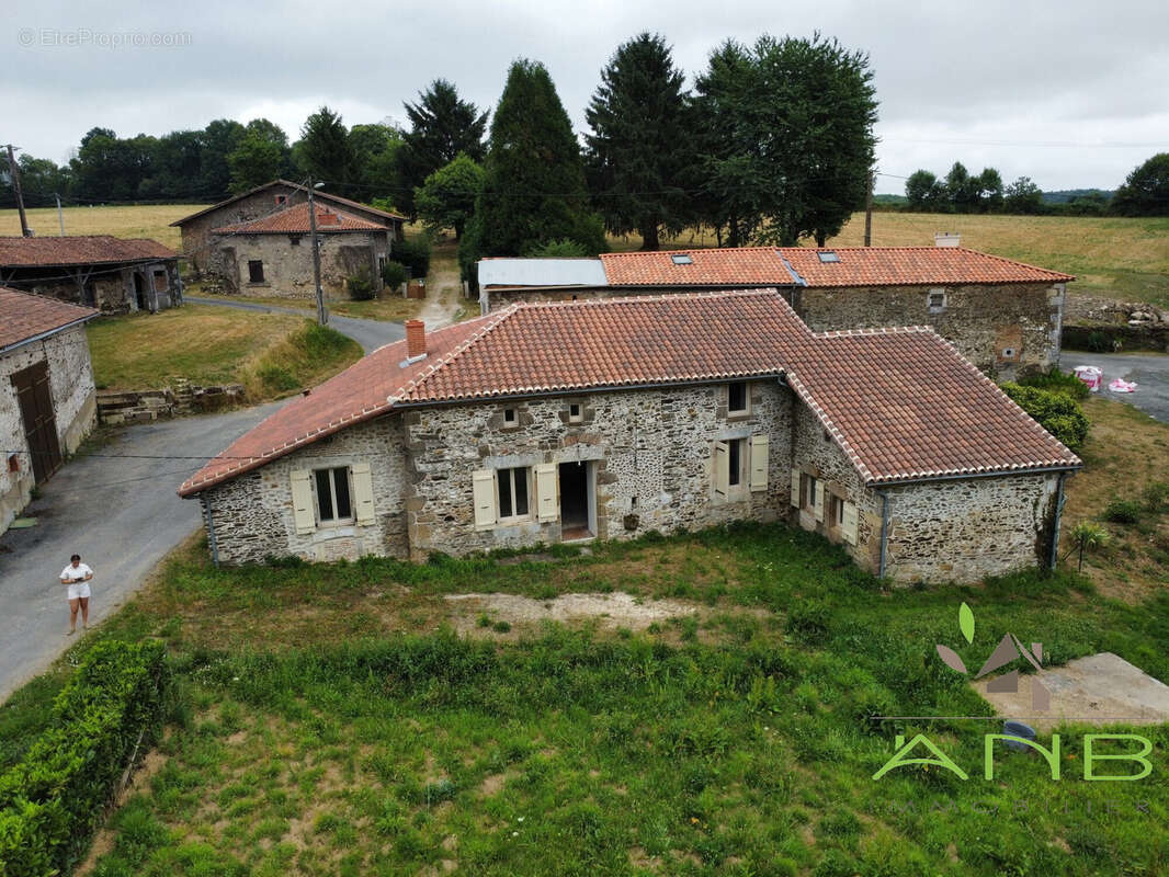 Maison à MAZEROLLES