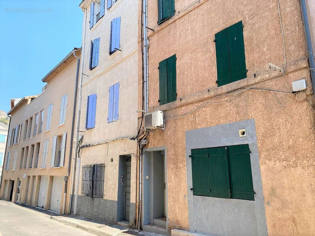 Appartement à ROQUEVAIRE
