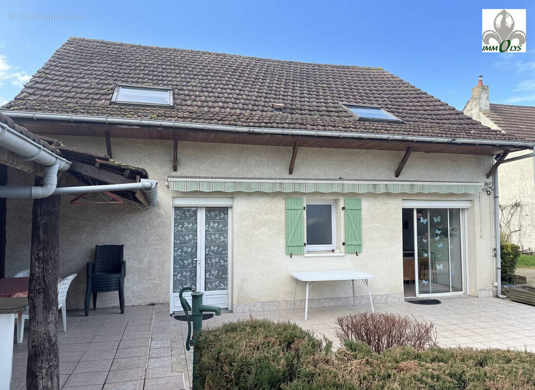 Maison à PONTOUX