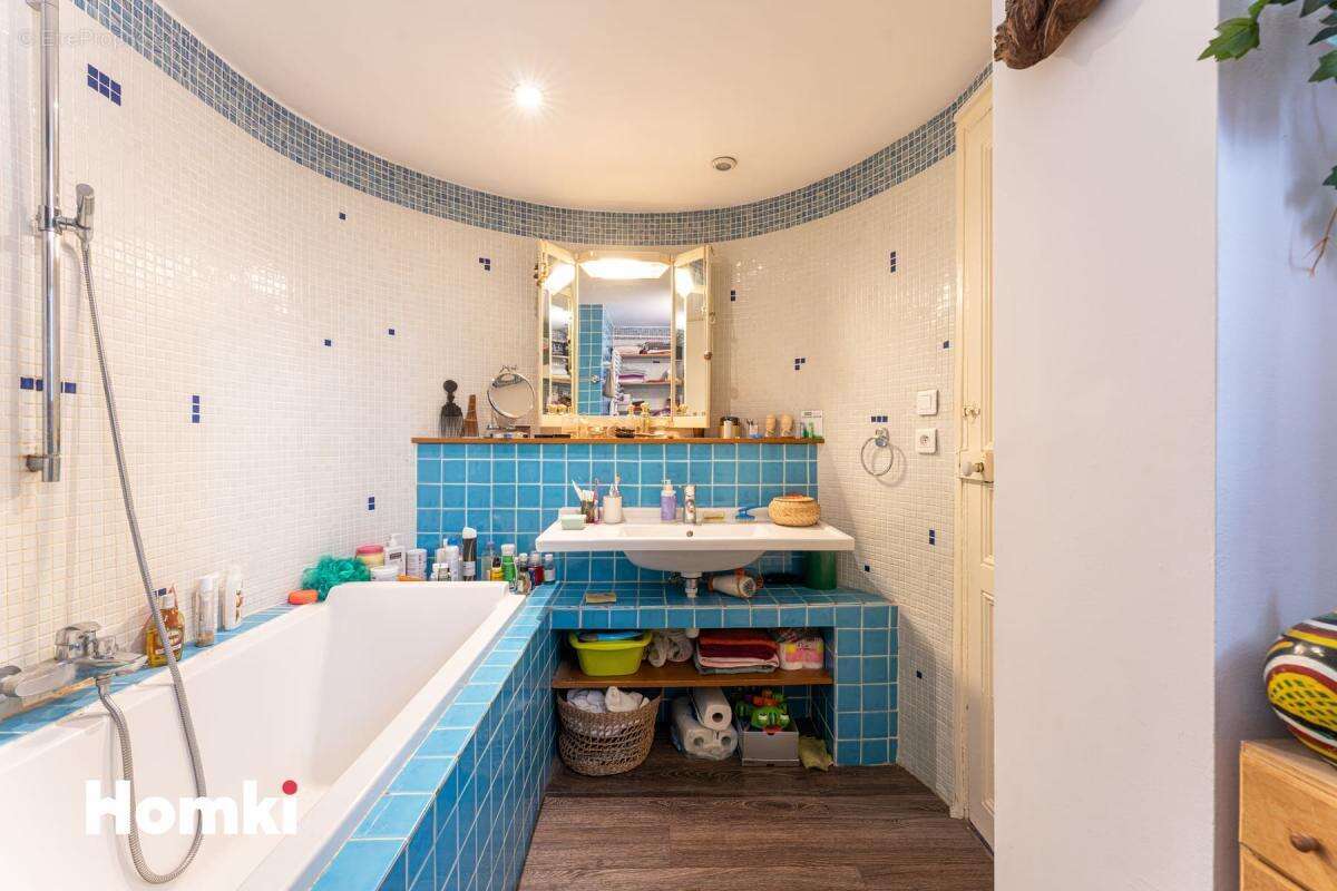 Appartement à MARSEILLE-1E