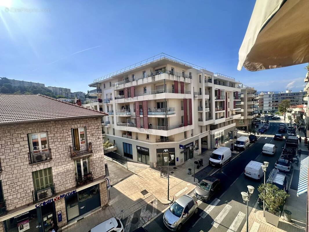 Appartement à SAINT-LAURENT-DU-VAR