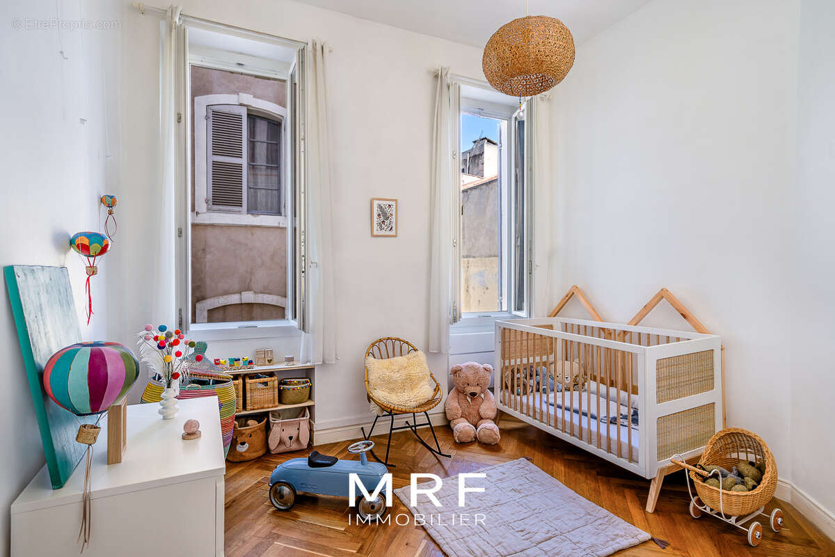 Appartement à MARSEILLE-1E