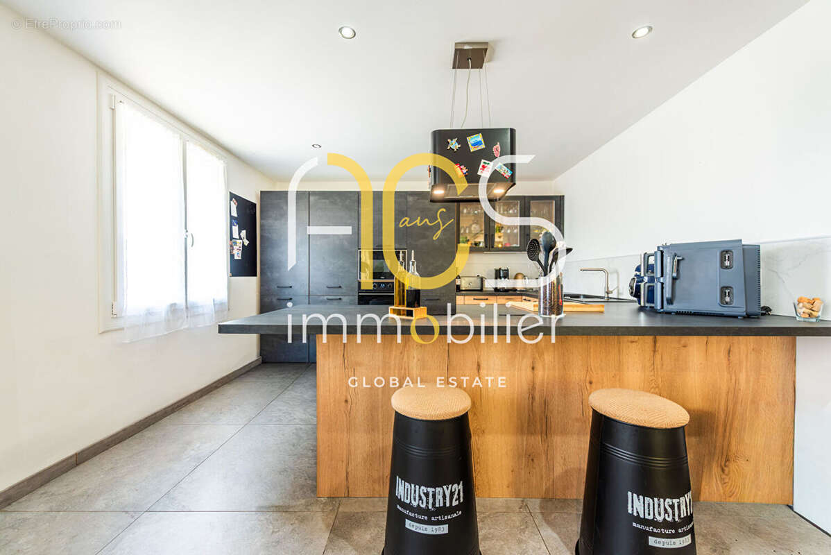 Maison Chateauneuf Les Martigues 5 pièce(s) 170 m2 + dépendances + piscine - photo 17