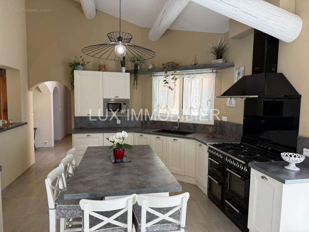 Noves - villa d'architecte, piscine pool-house, centre calme - photo 31