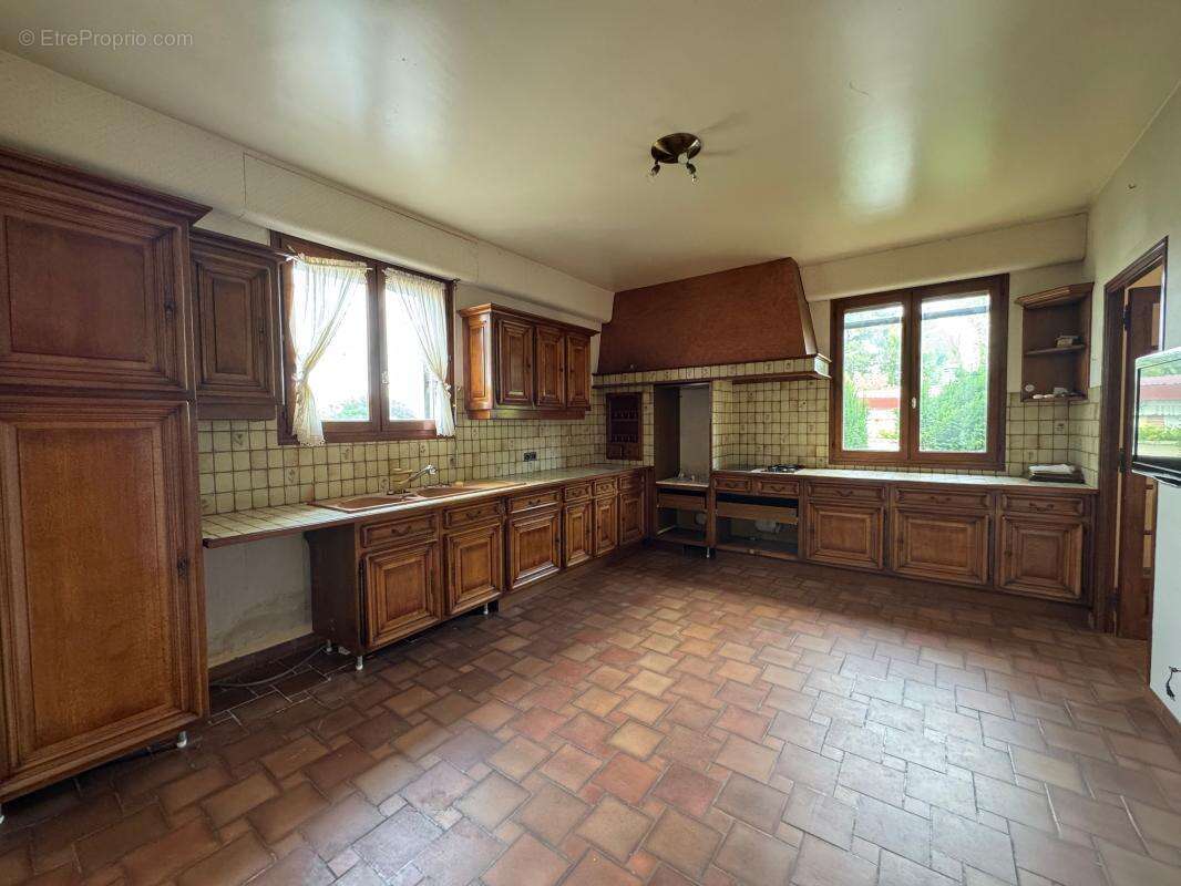 Maison familiale avec jardin, terrasse, sous sol total, 5 chambres - photo 2