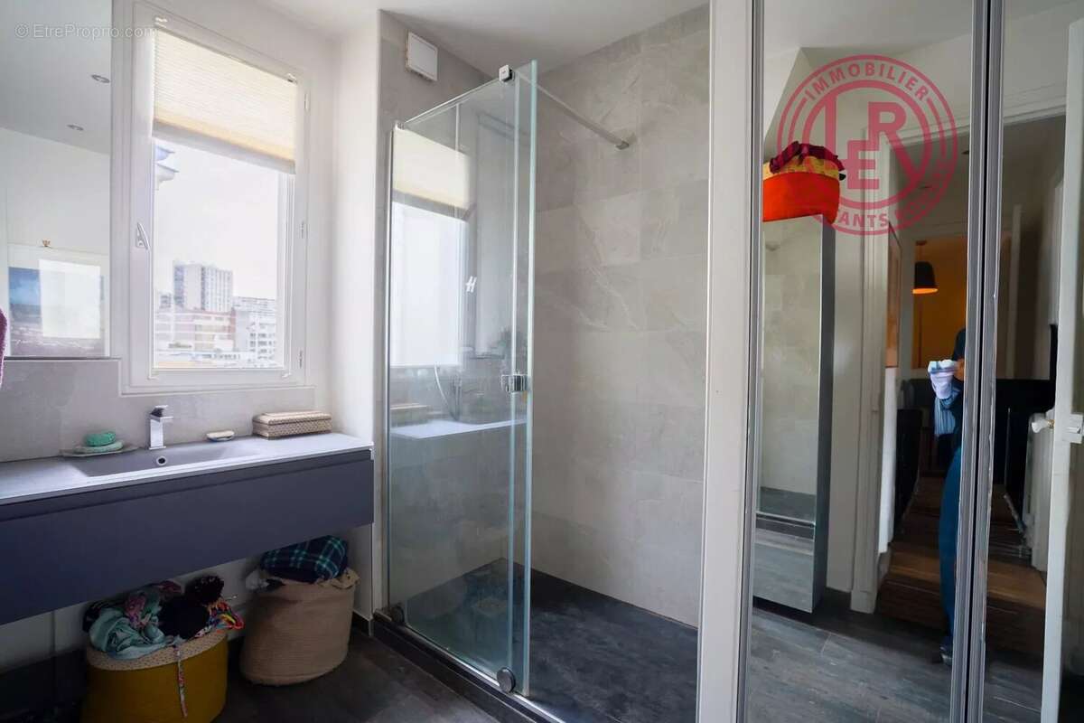Appartement à PARIS-20E
