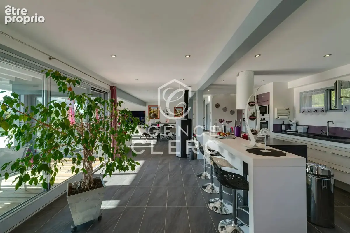 Veyrier-du-Lac,  villa contemporaine  proche et vue lac - photo 22