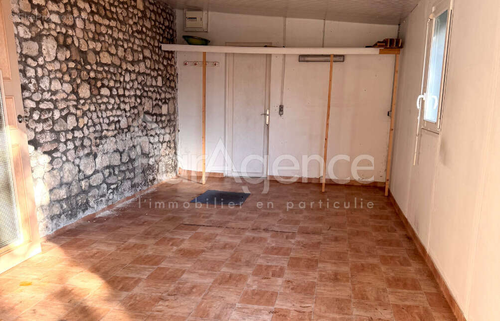 Commerce à VAUX-SUR-MER