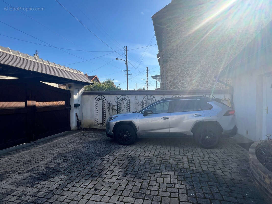 Maison à VILLENEUVE-LE-ROI