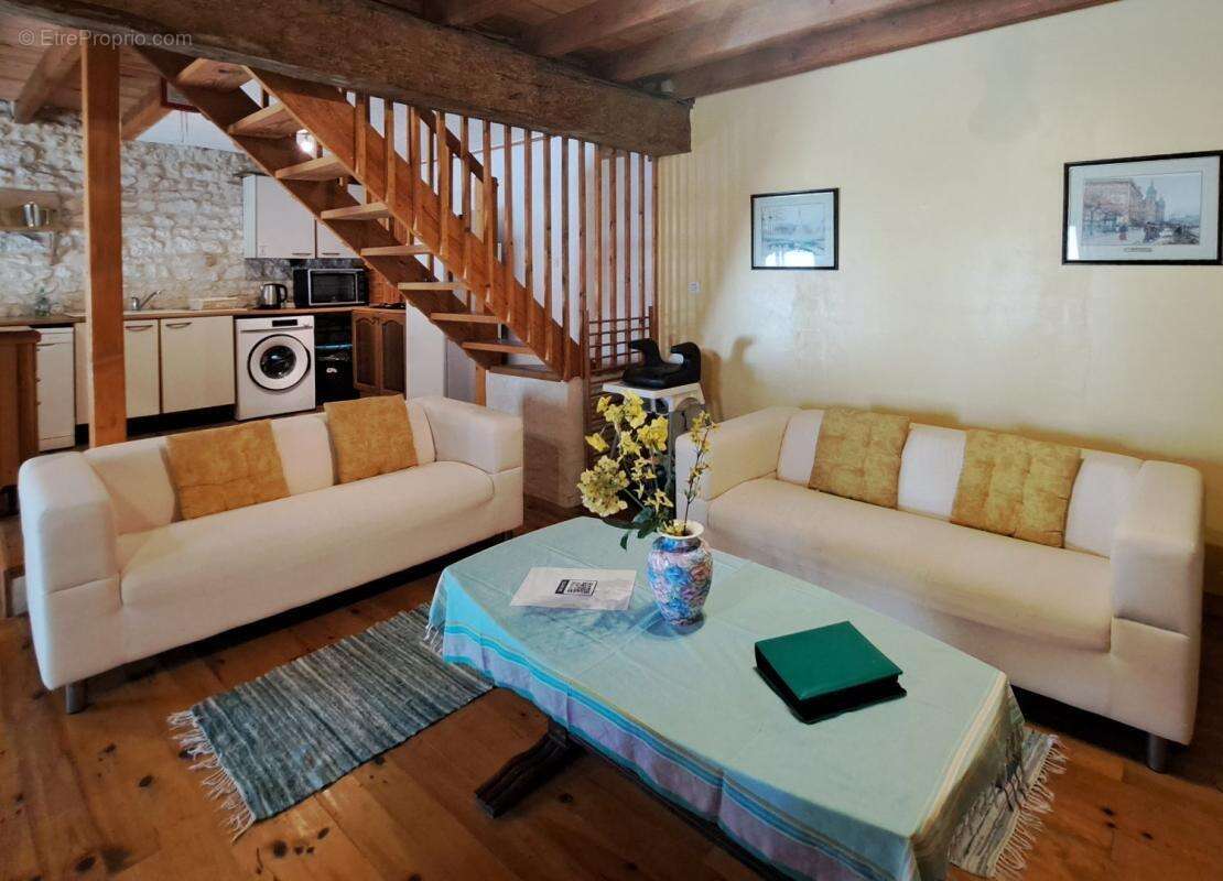 Maison à SAINT-PIERRE-DE-JUILLERS