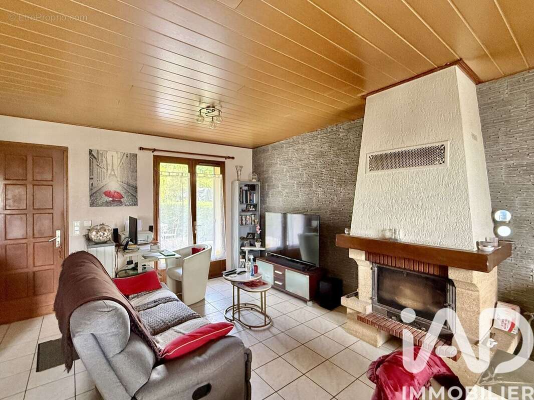 Maison 80 m² à Marcillac-Saint-Quentin  - photo 6