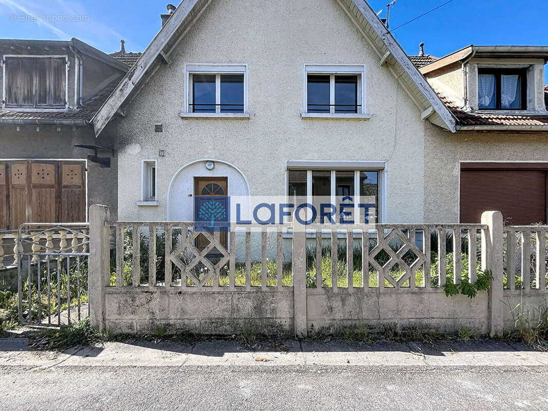 Maison à FRONCLES