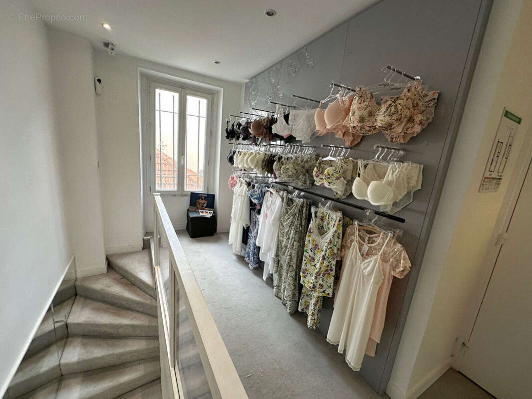 Mur - Local commercial Rueil-Malmaison / 44,43 m2 / Centre-ville - photo 11