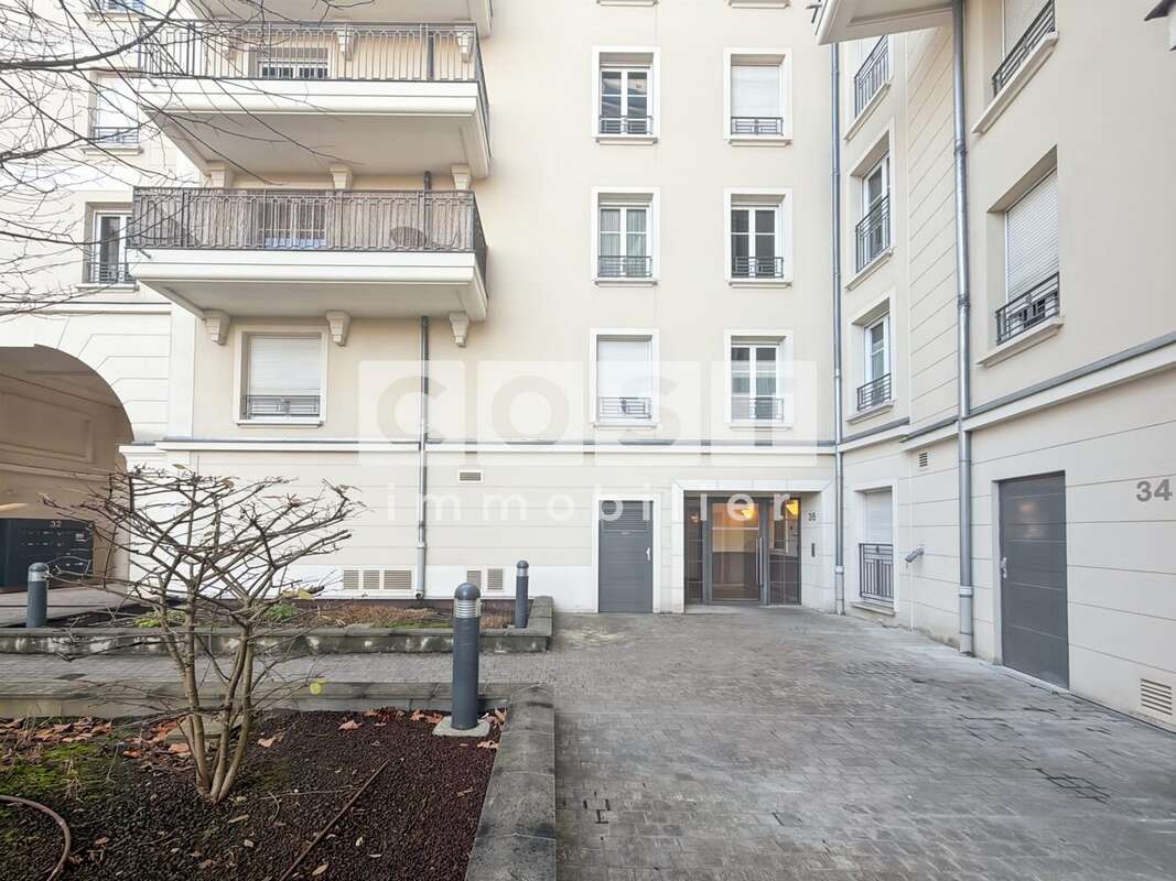 Appartement à LA GARENNE-COLOMBES