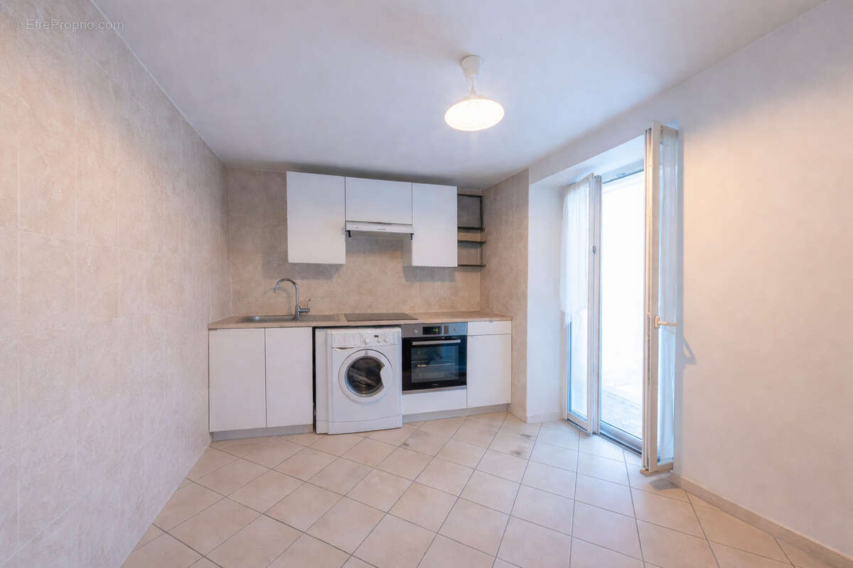 Appartement à COLLONGES-SOUS-SALEVE