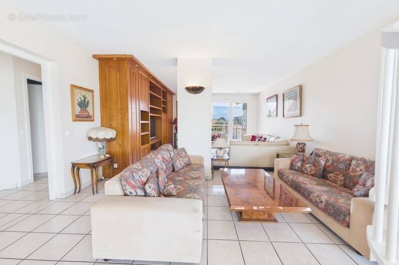 Appartement à AMBILLY