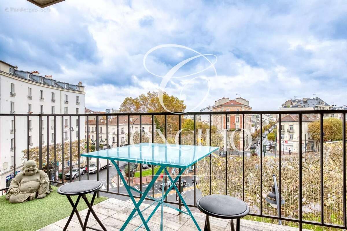 La Garenne-Colombes – Élégant 3 pièces de 82 m² avec balcon de 10 m², vue dégagée et beaux volumes - photo 4