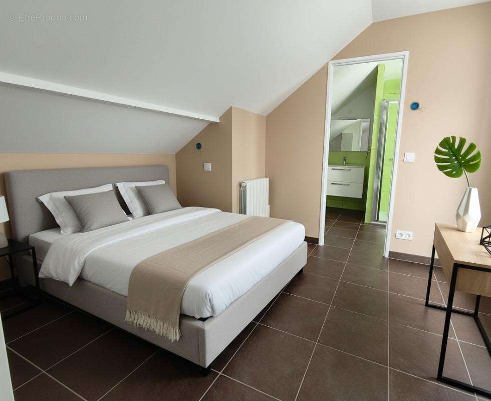 Maison  mitoyenne en triplex 3 pièce(s)  80 m2 - photo 8