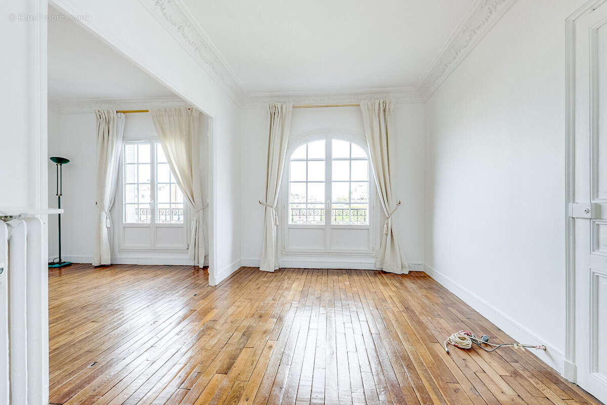 Appartement à PARIS-14E