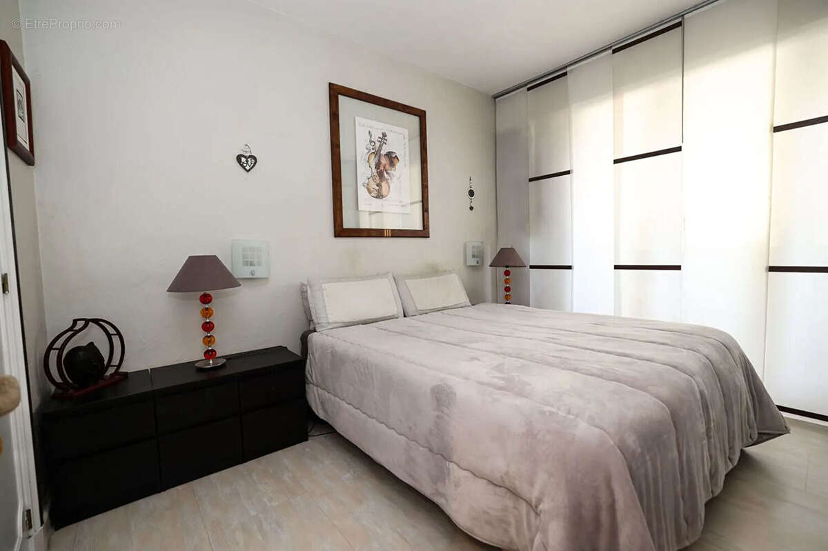 Appartement Nice  secteur Chemin de Gairaut 2 pièces 82.80 m2 - photo 6