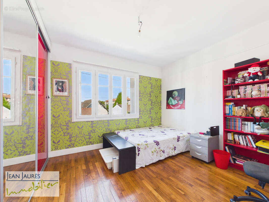 SAINTE-SAVINE   Maison familiale de charme, 4 chambres et beaux volumes ! - photo 10
