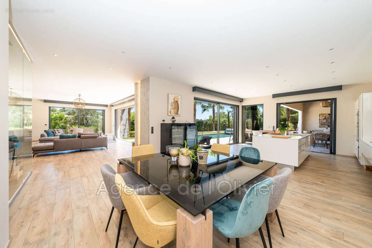 Maison 309 m² à Opio  - photo 4