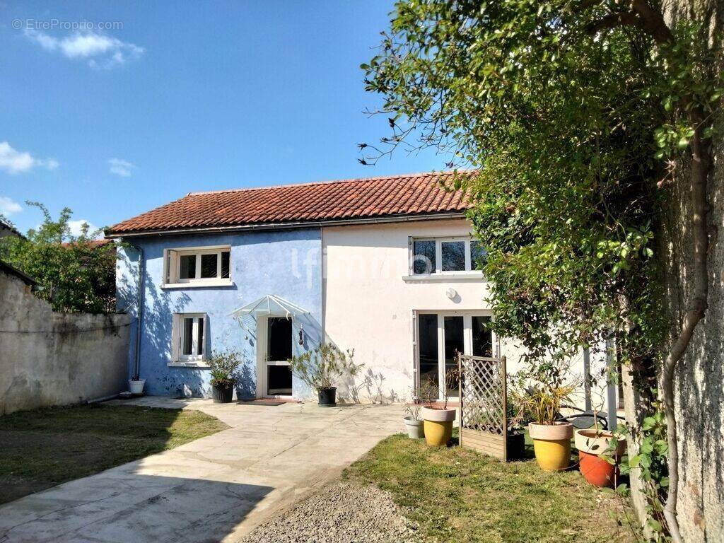 Maison à VIC-EN-BIGORRE