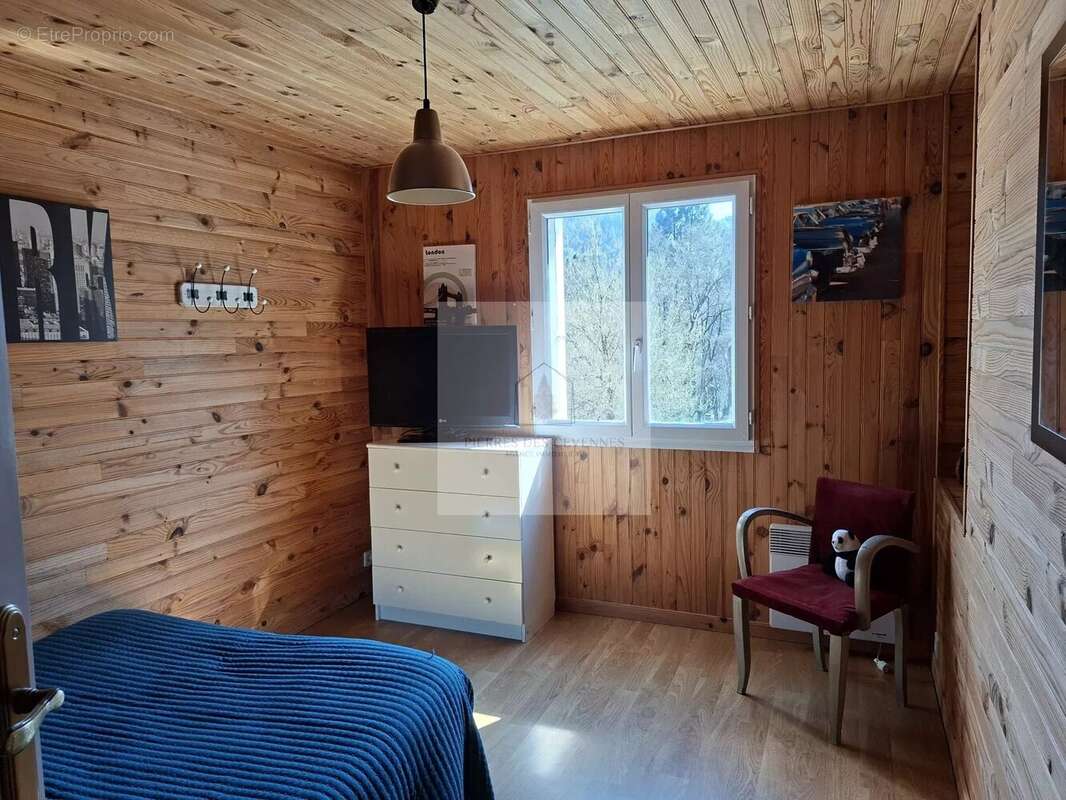 Maison à LE COLLET-DE-DEZE