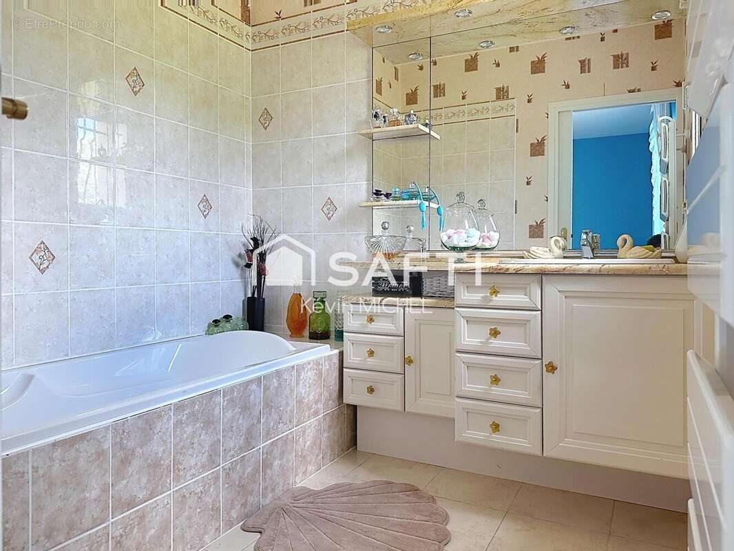 Maison 165 m² à Chirac  - photo 9