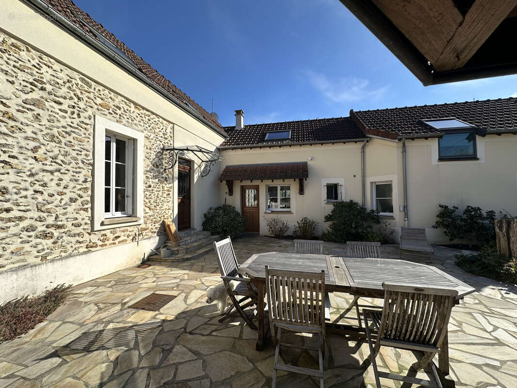 Maison à VAUX-LE-PENIL