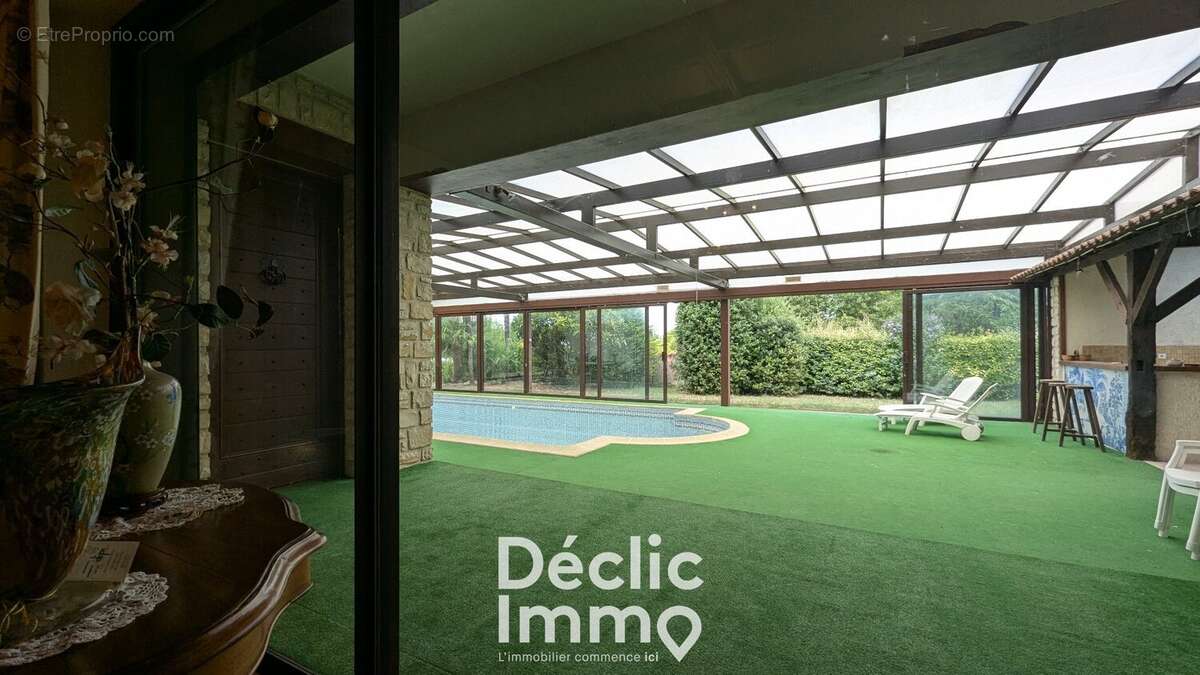 Maison d'exception de 424 m²  Parc arboré  Piscine accessible depuis le salon  Viager occupé  Secteur  Barret - Barbezieux-S - photo 6